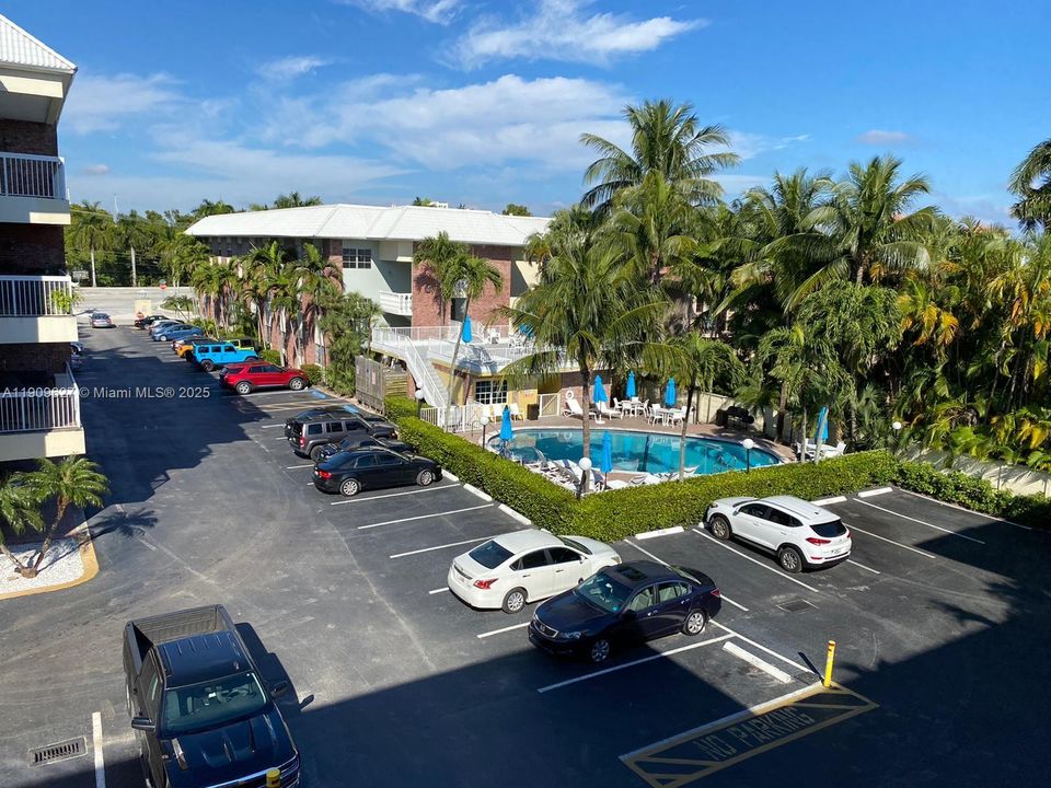 合同活跃: $1,600 (1 贝兹, 1 浴室, 685 平方英尺)