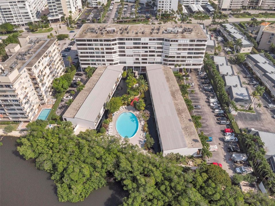 На продажу: $620,000 (2 спален, 2 ванн, 1541 Квадратных фут)