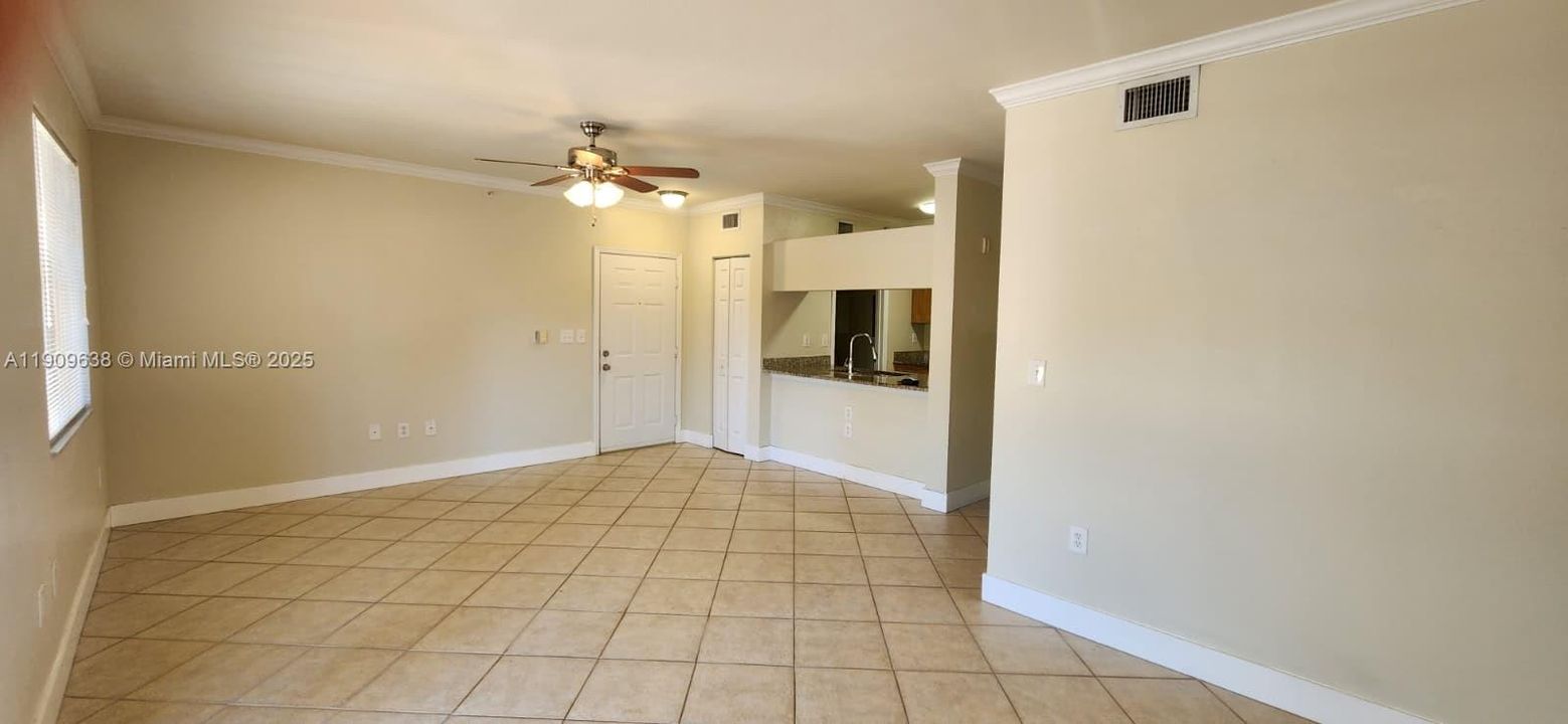 Active With Contract: $1,750 (1 beds, 1 baths, 843 Square Feet)
