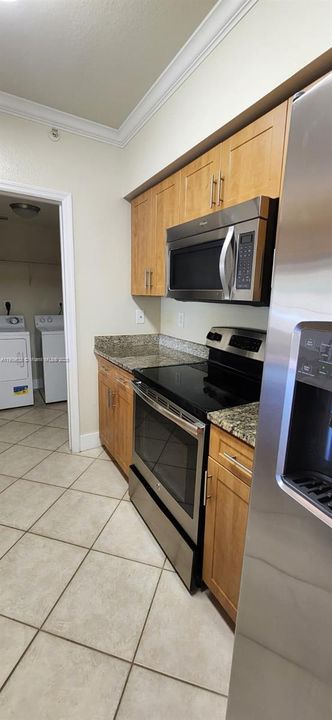Active With Contract: $1,750 (1 beds, 1 baths, 843 Square Feet)