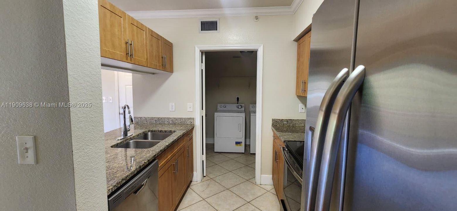 Active With Contract: $1,750 (1 beds, 1 baths, 843 Square Feet)