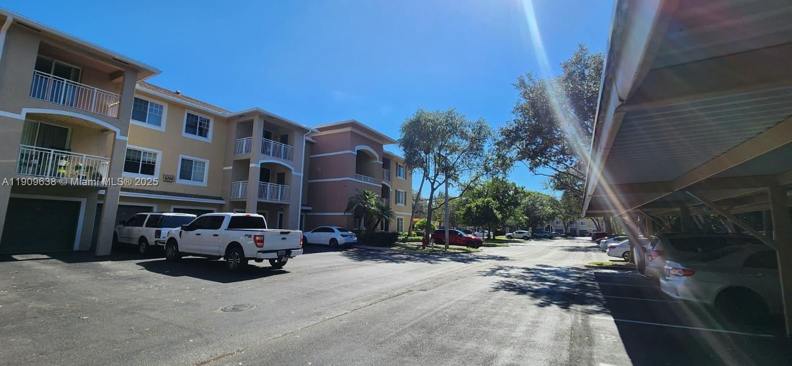 Active With Contract: $1,750 (1 beds, 1 baths, 843 Square Feet)