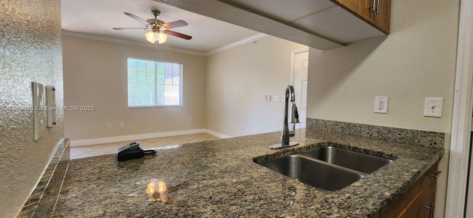 Active With Contract: $1,750 (1 beds, 1 baths, 843 Square Feet)