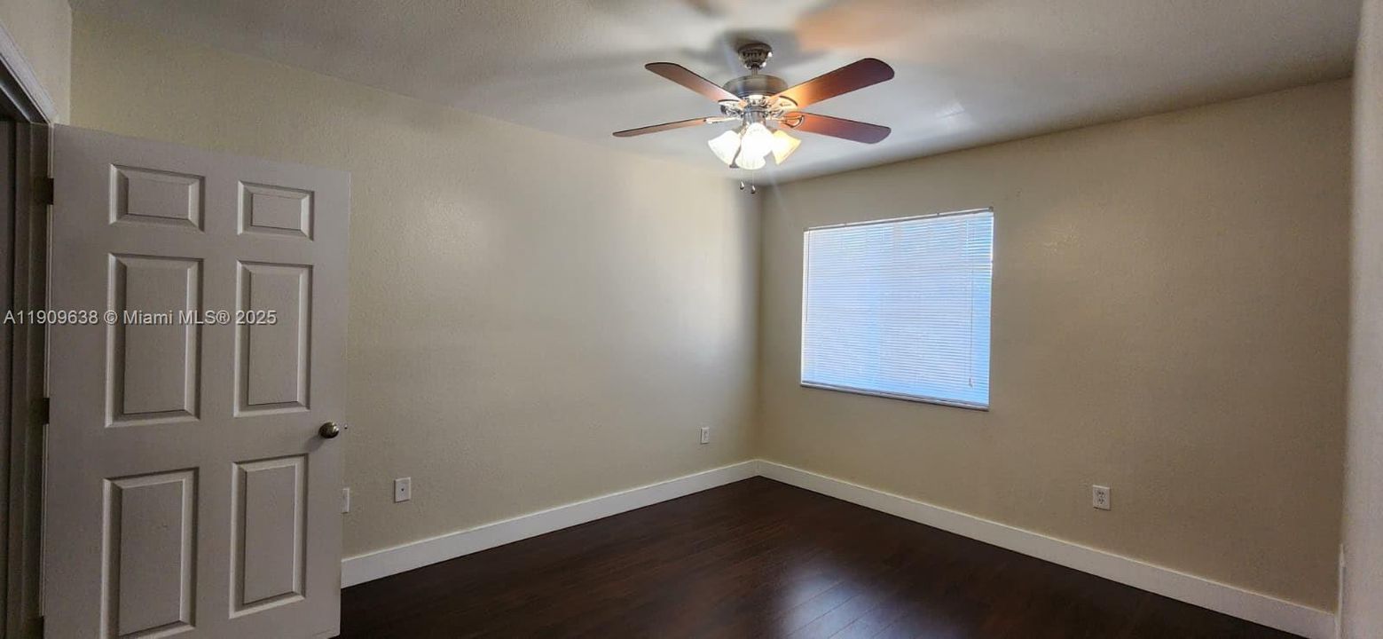 Active With Contract: $1,750 (1 beds, 1 baths, 843 Square Feet)