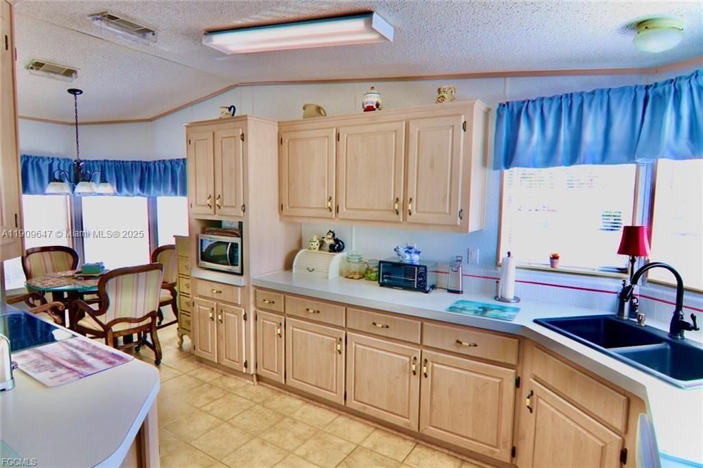 Недавно продано: $120,000 (2 спален, 2 ванн, 0 Квадратных фут)