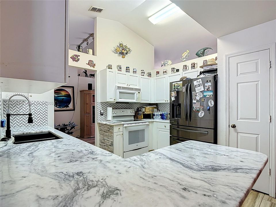 For Sale: $495,000 (3 beds, 2 baths, 1881 Square Feet)