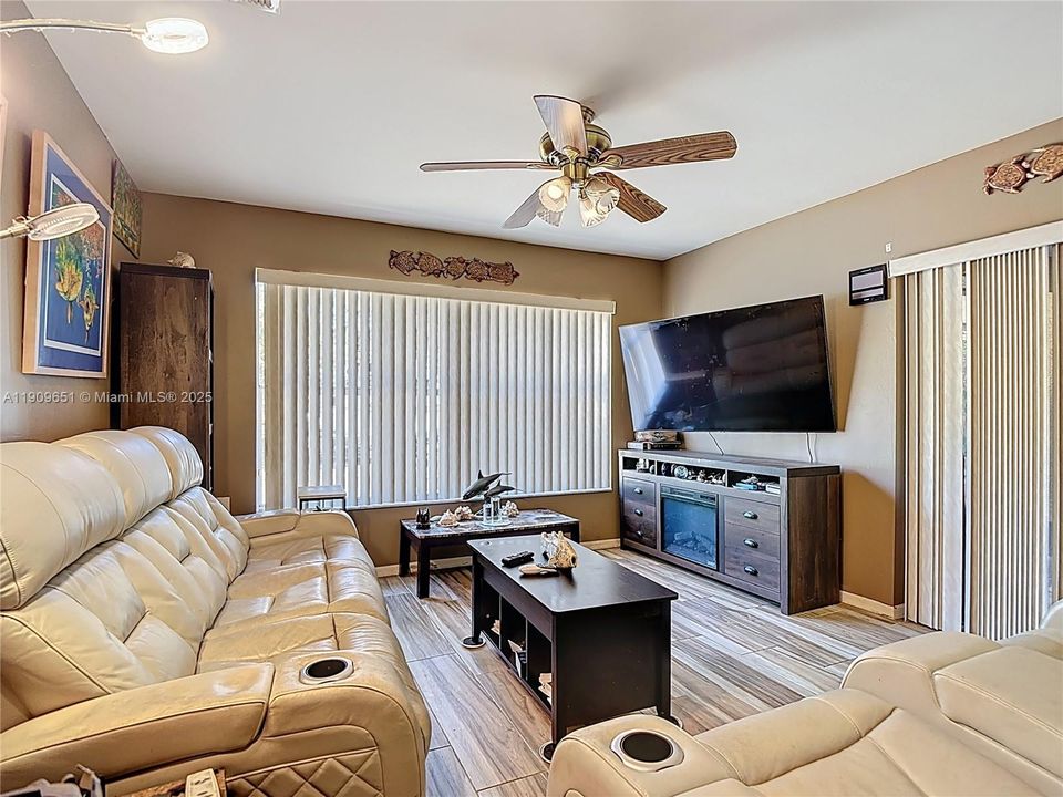 For Sale: $495,000 (3 beds, 2 baths, 1881 Square Feet)