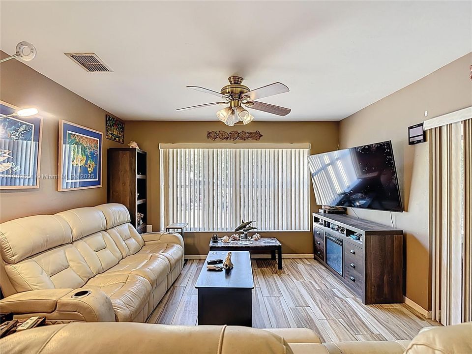 For Sale: $495,000 (3 beds, 2 baths, 1881 Square Feet)