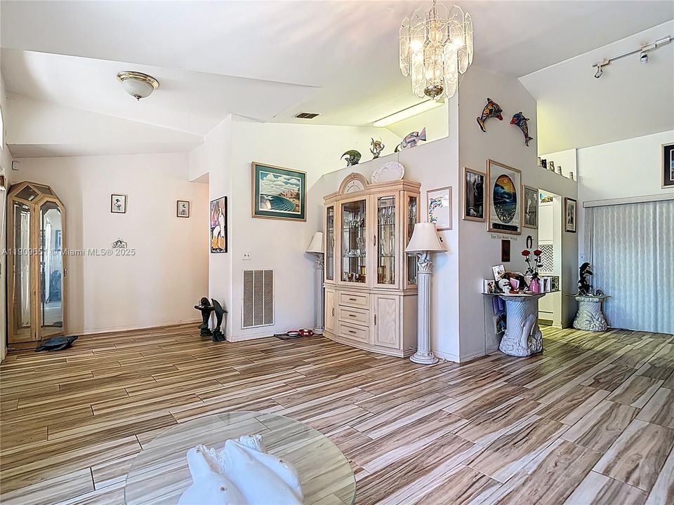 For Sale: $495,000 (3 beds, 2 baths, 1881 Square Feet)