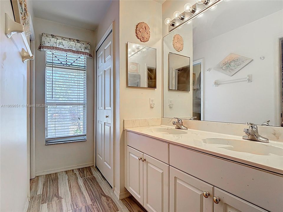 For Sale: $495,000 (3 beds, 2 baths, 1881 Square Feet)