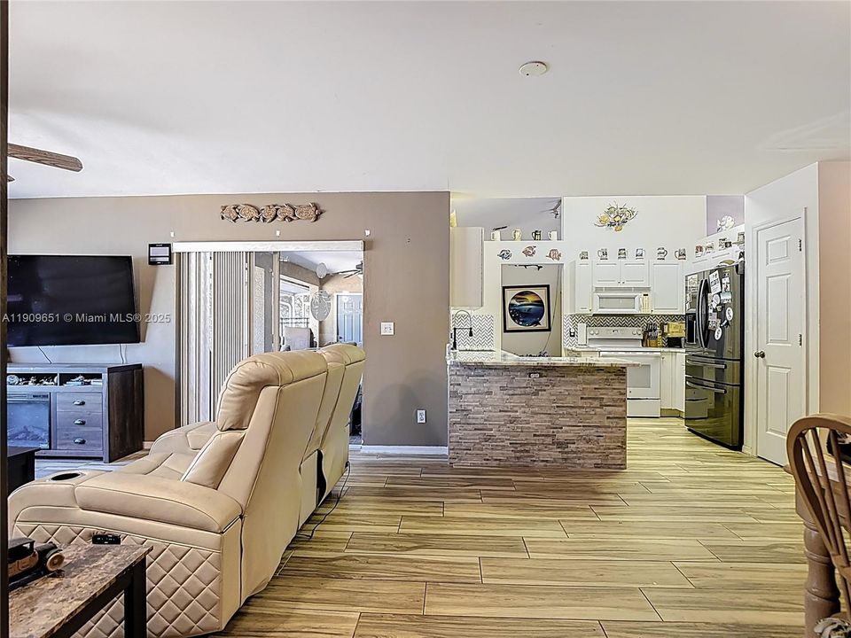 For Sale: $495,000 (3 beds, 2 baths, 1881 Square Feet)