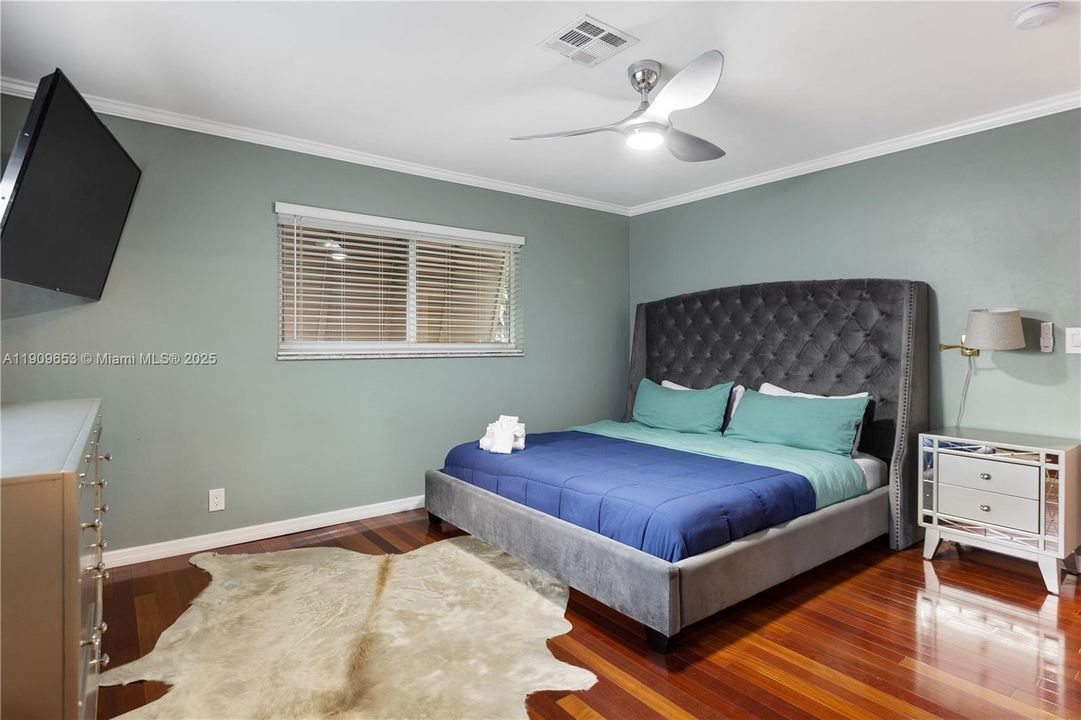 For Rent: $5,450 (4 beds, 3 baths, 1549 Square Feet)