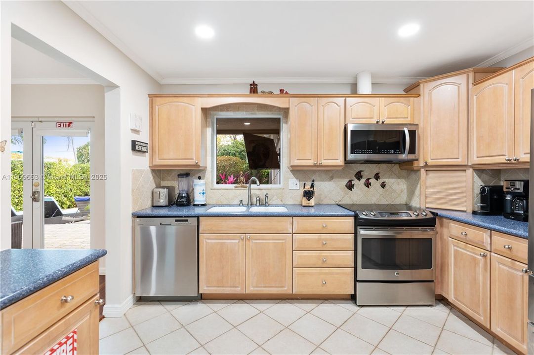 For Rent: $5,450 (4 beds, 3 baths, 1549 Square Feet)