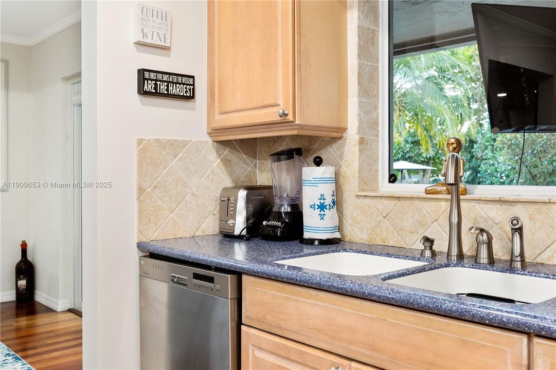 For Rent: $5,450 (4 beds, 3 baths, 1549 Square Feet)