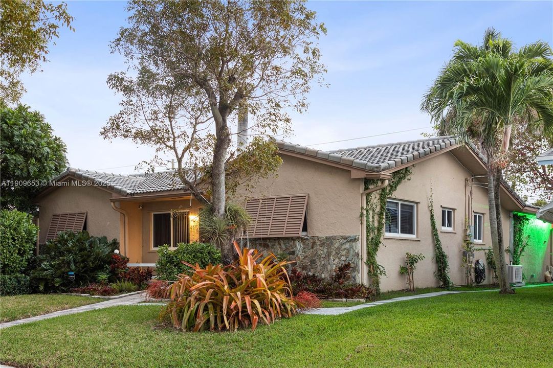 For Rent: $5,450 (4 beds, 3 baths, 1549 Square Feet)