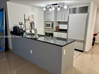 For Sale: $1,145,000 (2 beds, 2 baths, 1269 Square Feet)