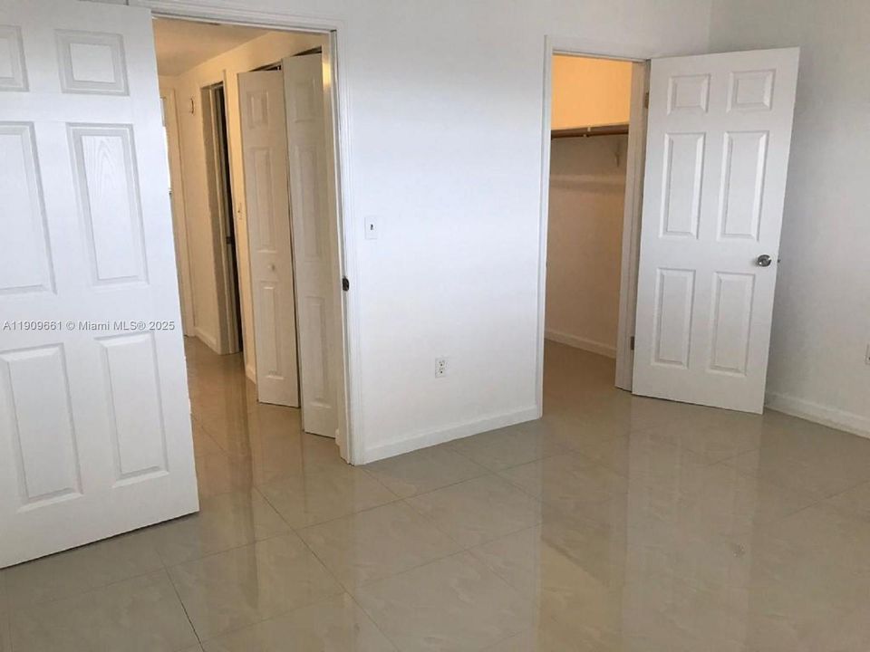 For Rent: $2,250 (2 beds, 1 baths, 908 Square Feet)
