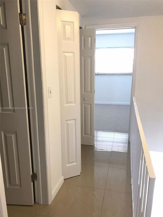 For Rent: $2,250 (2 beds, 1 baths, 908 Square Feet)