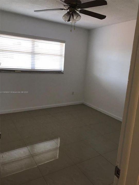 For Rent: $2,250 (2 beds, 1 baths, 908 Square Feet)