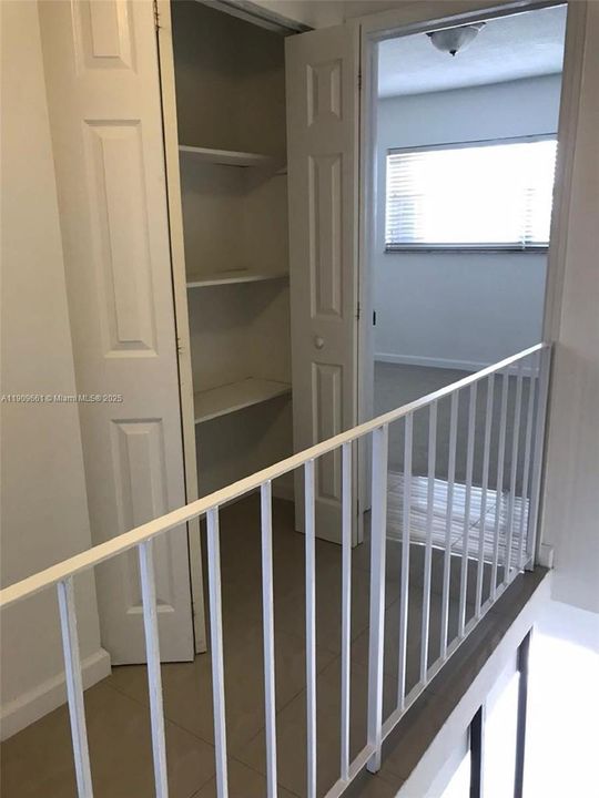 For Rent: $2,250 (2 beds, 1 baths, 908 Square Feet)