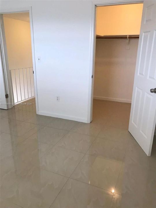 For Rent: $2,250 (2 beds, 1 baths, 908 Square Feet)