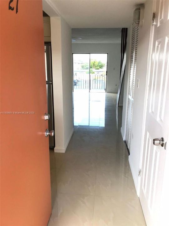 For Rent: $2,250 (2 beds, 1 baths, 908 Square Feet)