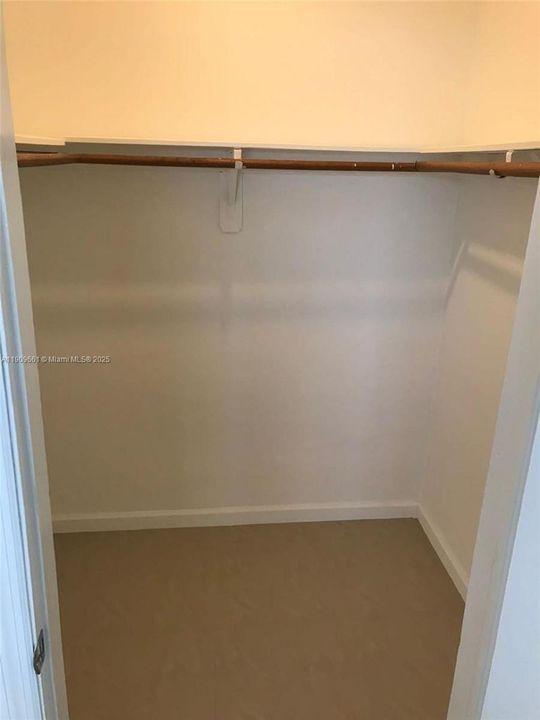 For Rent: $2,250 (2 beds, 1 baths, 908 Square Feet)