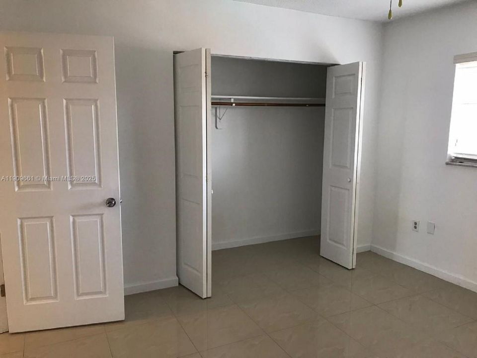 For Rent: $2,250 (2 beds, 1 baths, 908 Square Feet)