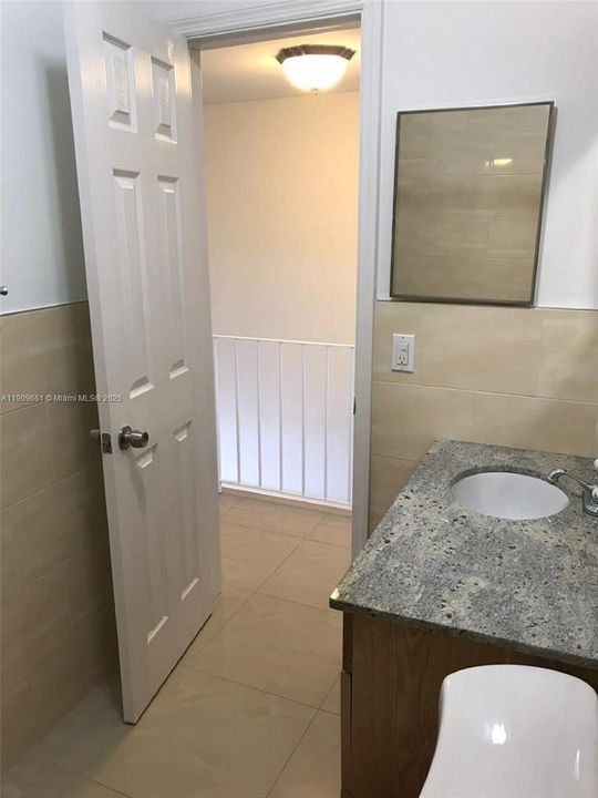 For Rent: $2,250 (2 beds, 1 baths, 908 Square Feet)