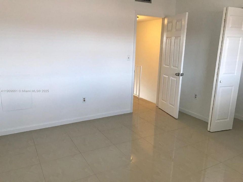For Rent: $2,250 (2 beds, 1 baths, 908 Square Feet)