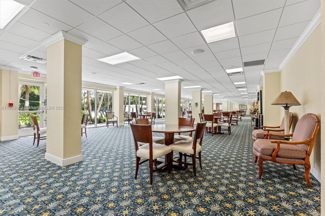 For Sale: $220,000 (1 beds, 1 baths, 800 Square Feet)