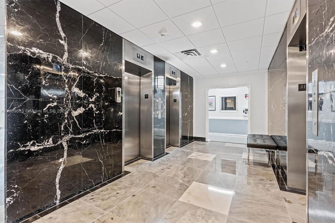 For Sale: $220,000 (1 beds, 1 baths, 800 Square Feet)