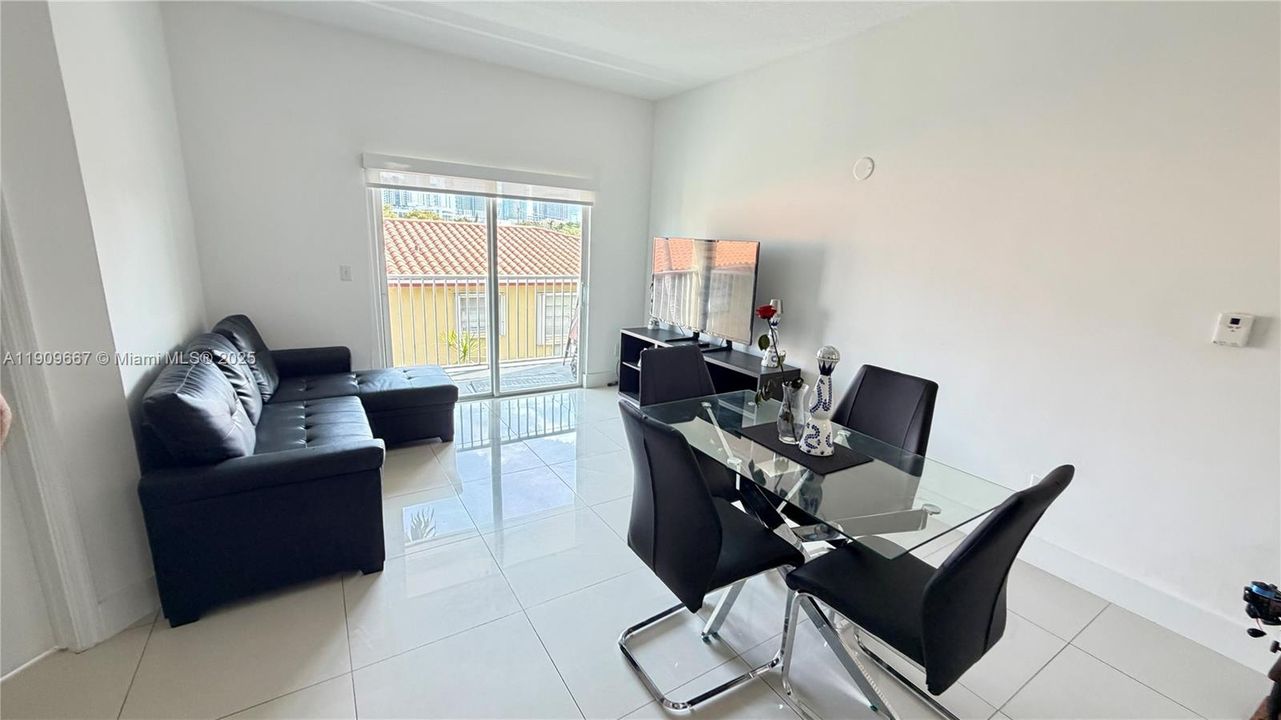 Recientemente alquilado: $2,400 (2 camas, 1 baños, 735 Pies cuadrados)