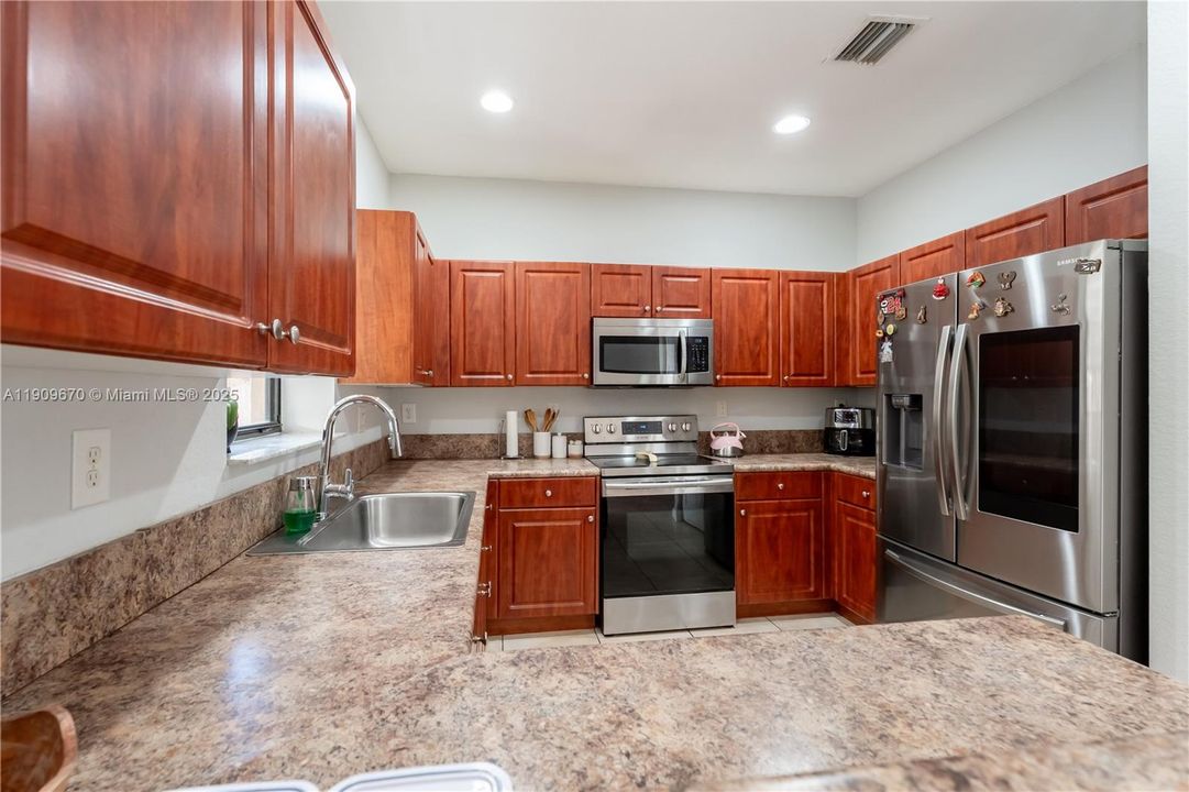 На продажу: $465,000 (3 спален, 2 ванн, 1754 Квадратных фут)