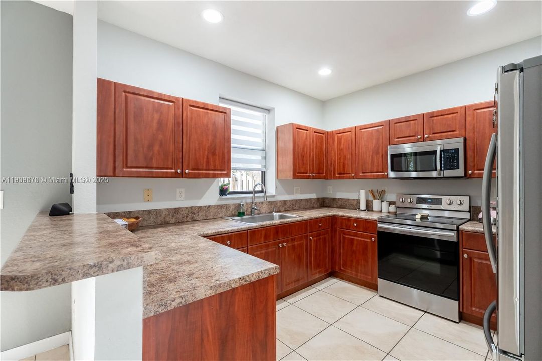 На продажу: $465,000 (3 спален, 2 ванн, 1754 Квадратных фут)