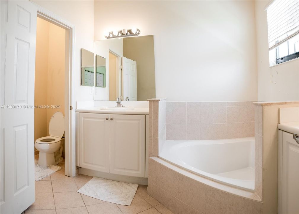 На продажу: $465,000 (3 спален, 2 ванн, 1754 Квадратных фут)