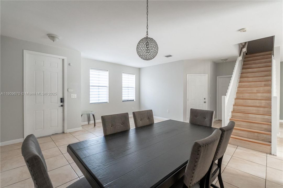 На продажу: $465,000 (3 спален, 2 ванн, 1754 Квадратных фут)