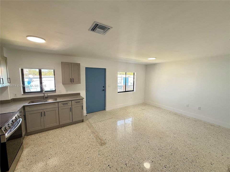 Recently Rented: $1,995 (1 beds, 1 baths, 600 Square Feet)