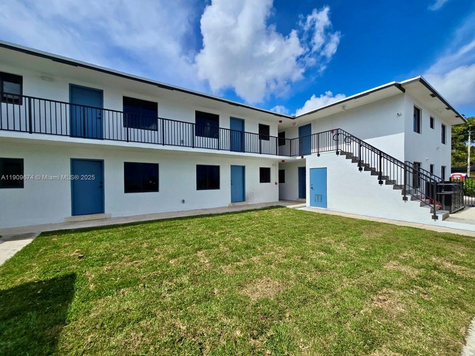 Recently Rented: $1,995 (1 beds, 1 baths, 600 Square Feet)