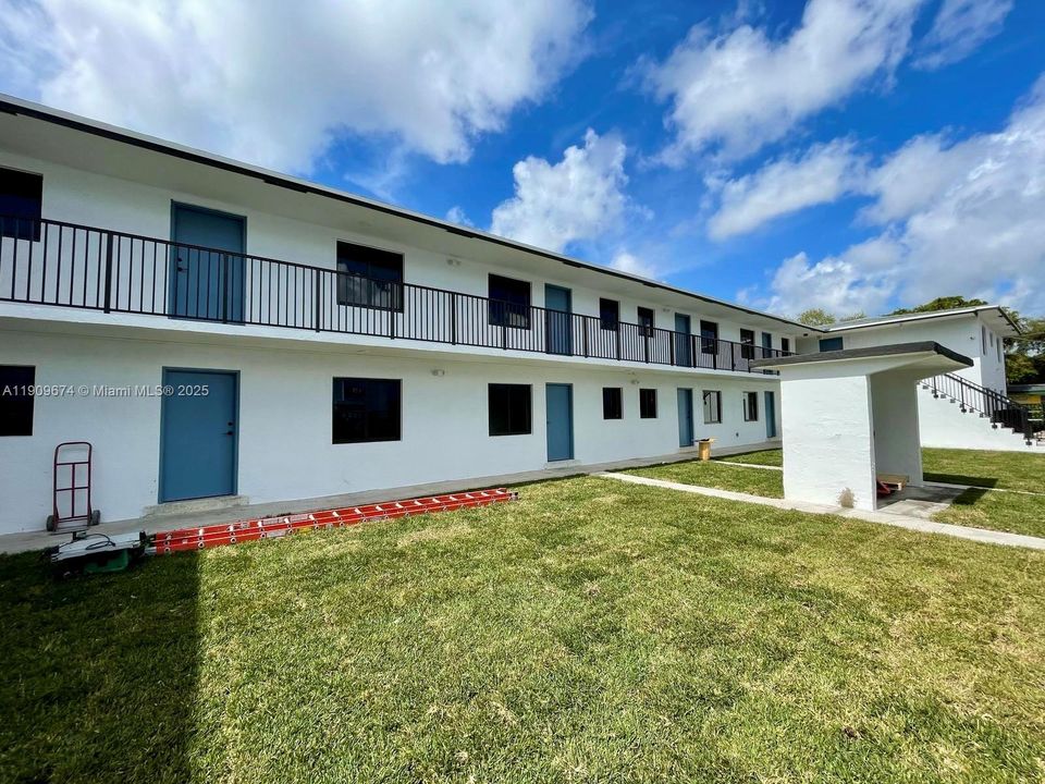 Recently Rented: $1,995 (1 beds, 1 baths, 600 Square Feet)