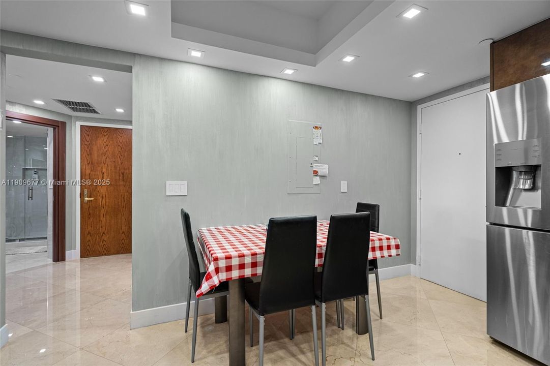 For Sale: $985,000 (2 beds, 2 baths, 1260 Square Feet)