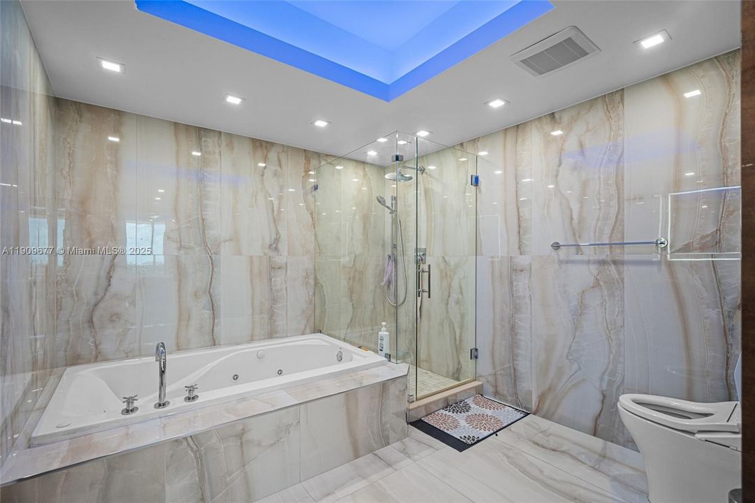 For Sale: $985,000 (2 beds, 2 baths, 1260 Square Feet)