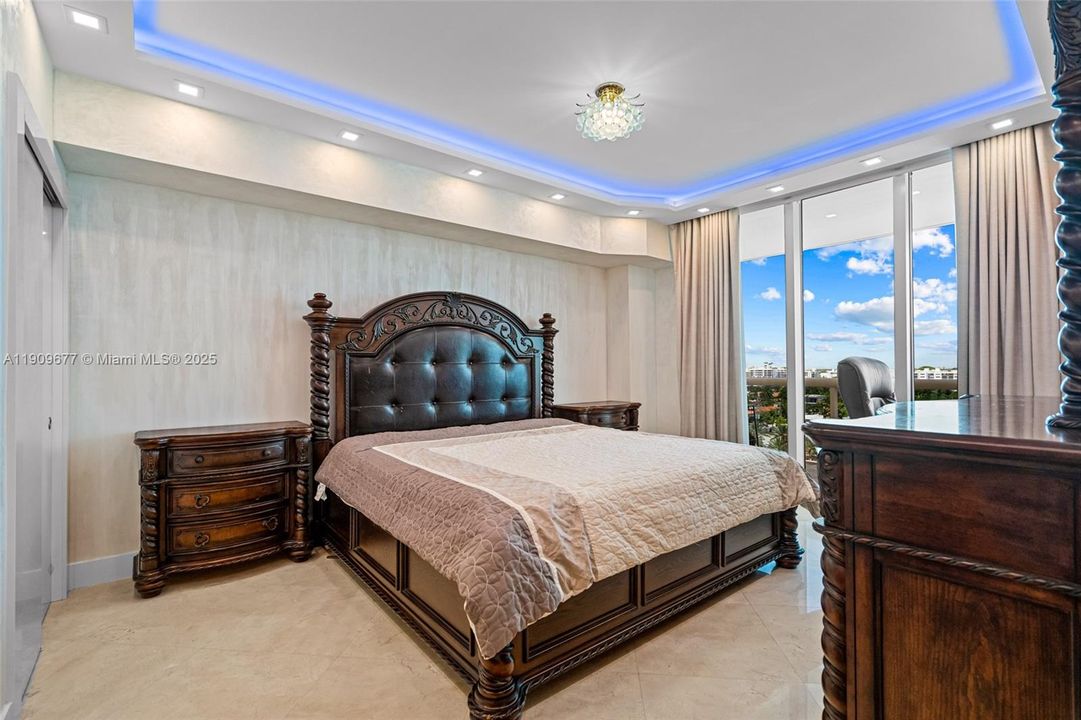 For Sale: $985,000 (2 beds, 2 baths, 1260 Square Feet)