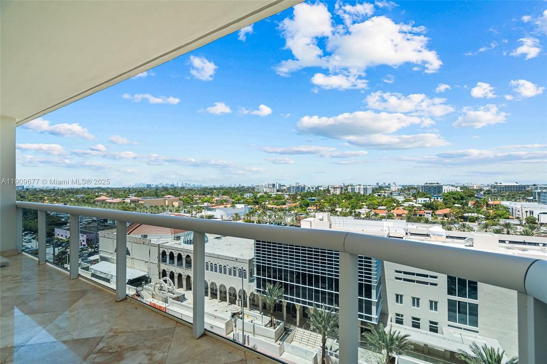 For Sale: $985,000 (2 beds, 2 baths, 1260 Square Feet)