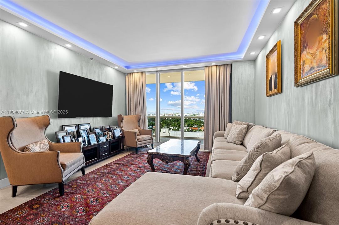 For Sale: $985,000 (2 beds, 2 baths, 1260 Square Feet)