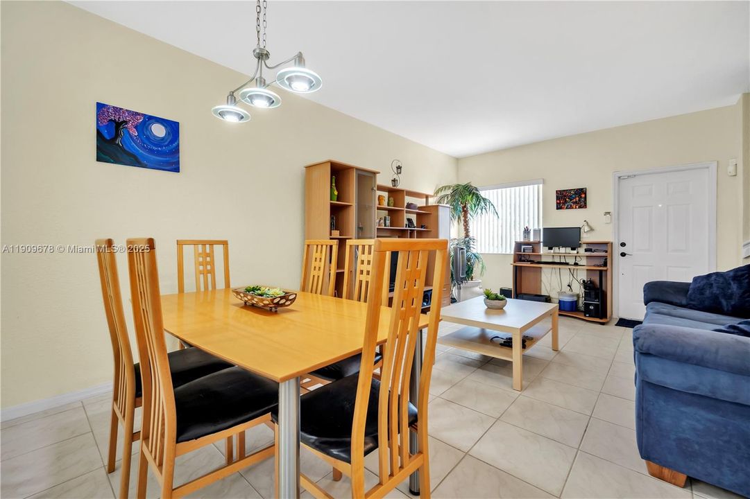 Activo con contrato: $399,000 (2 camas, 2 baños, 1130 Pies cuadrados)