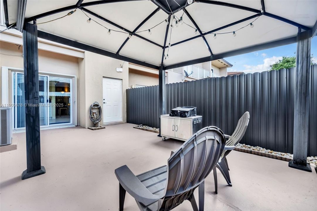 Activo con contrato: $399,000 (2 camas, 2 baños, 1130 Pies cuadrados)