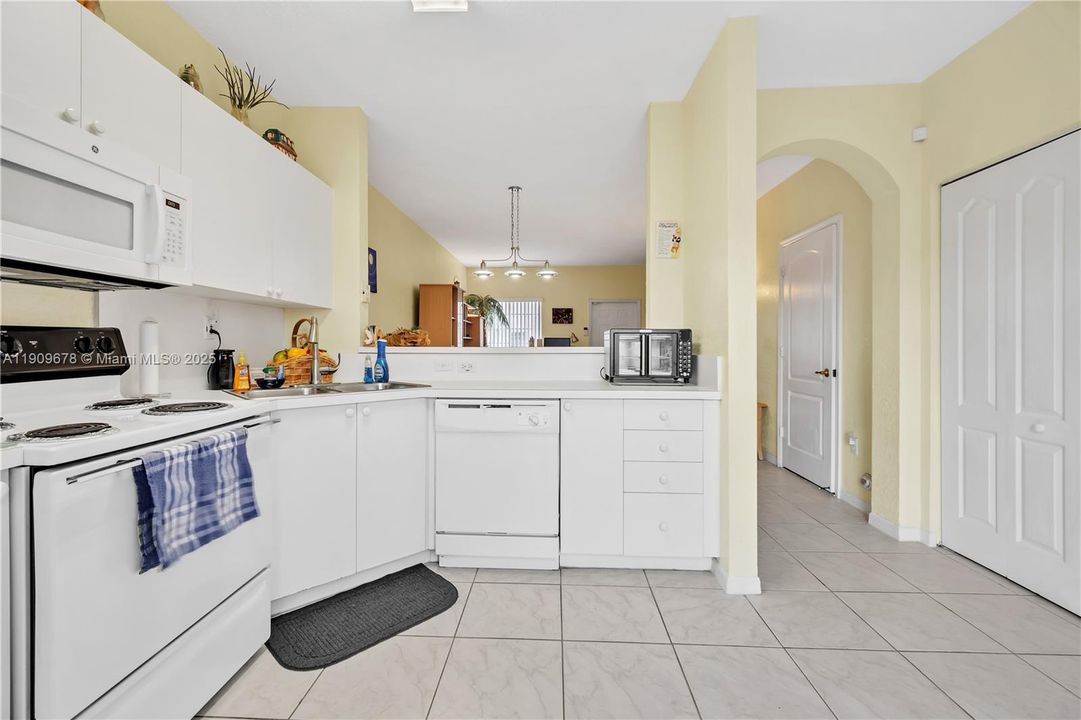 Activo con contrato: $399,000 (2 camas, 2 baños, 1130 Pies cuadrados)