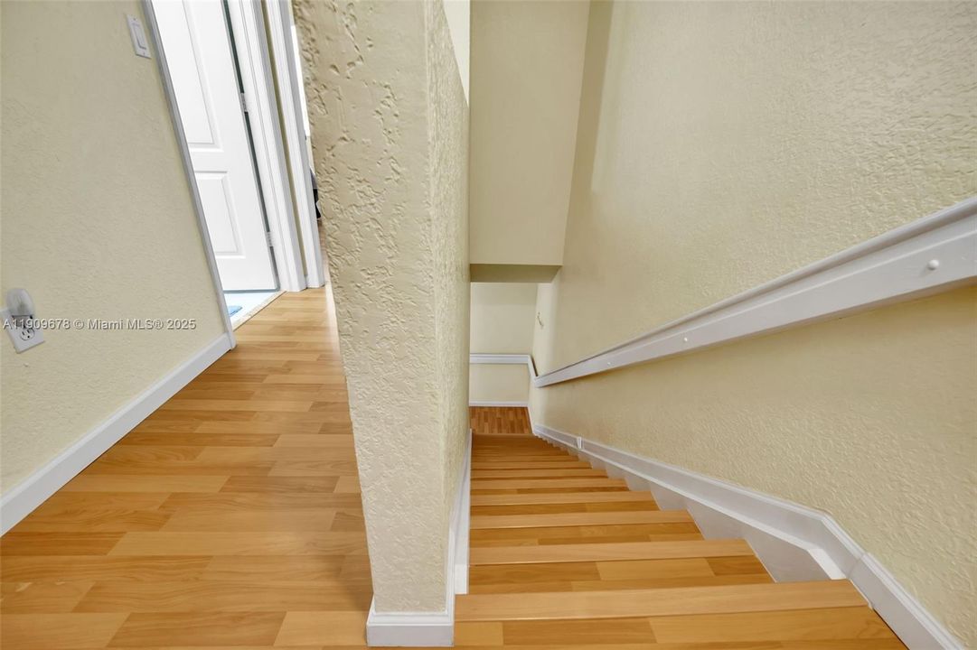 Activo con contrato: $399,000 (2 camas, 2 baños, 1130 Pies cuadrados)