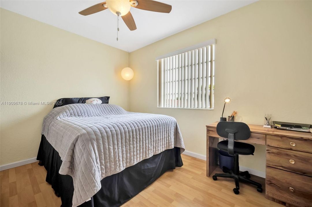 Activo con contrato: $399,000 (2 camas, 2 baños, 1130 Pies cuadrados)